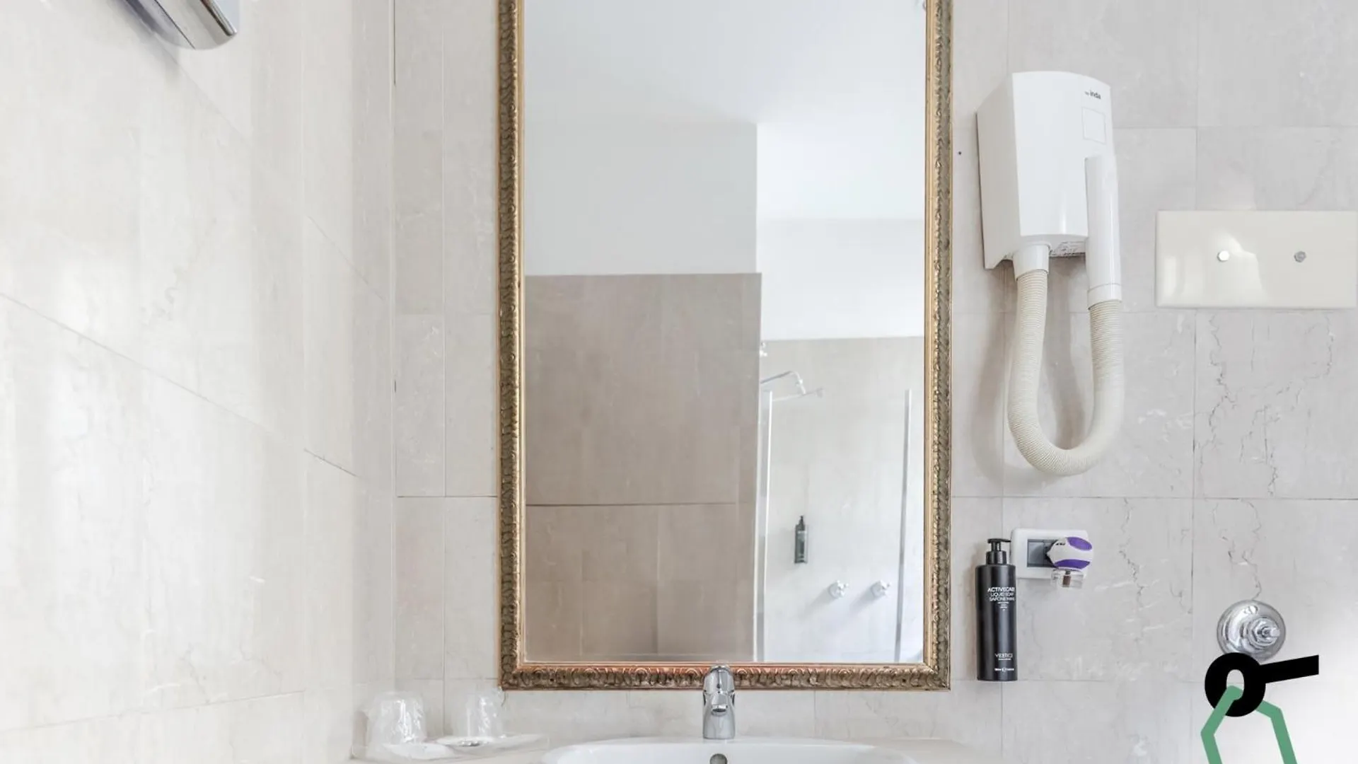 Hotiday Room Collection - Venezia Santa Lucia 4*, Venice
