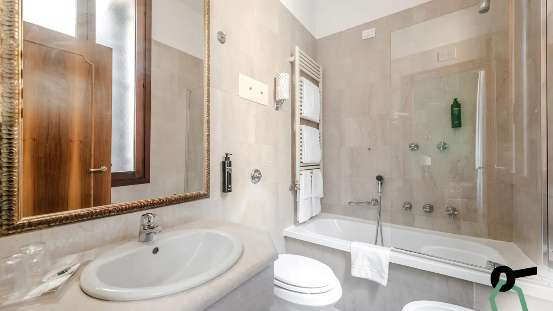 Hotiday Room Collection - Venezia Santa Lucia Venedik