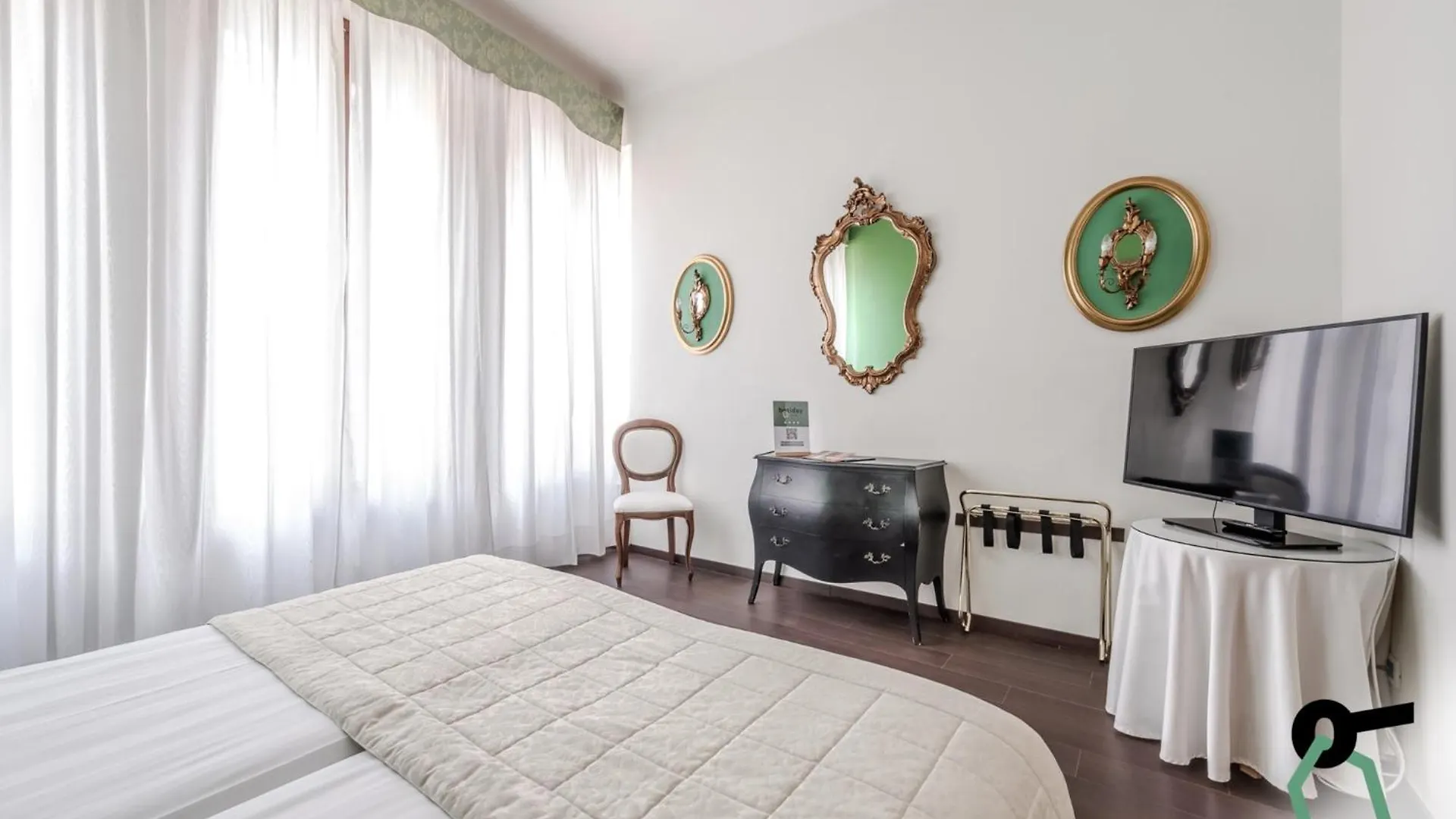 Hotiday Room Collection - Venezia Santa Lucia 4*, Venedik İtalya