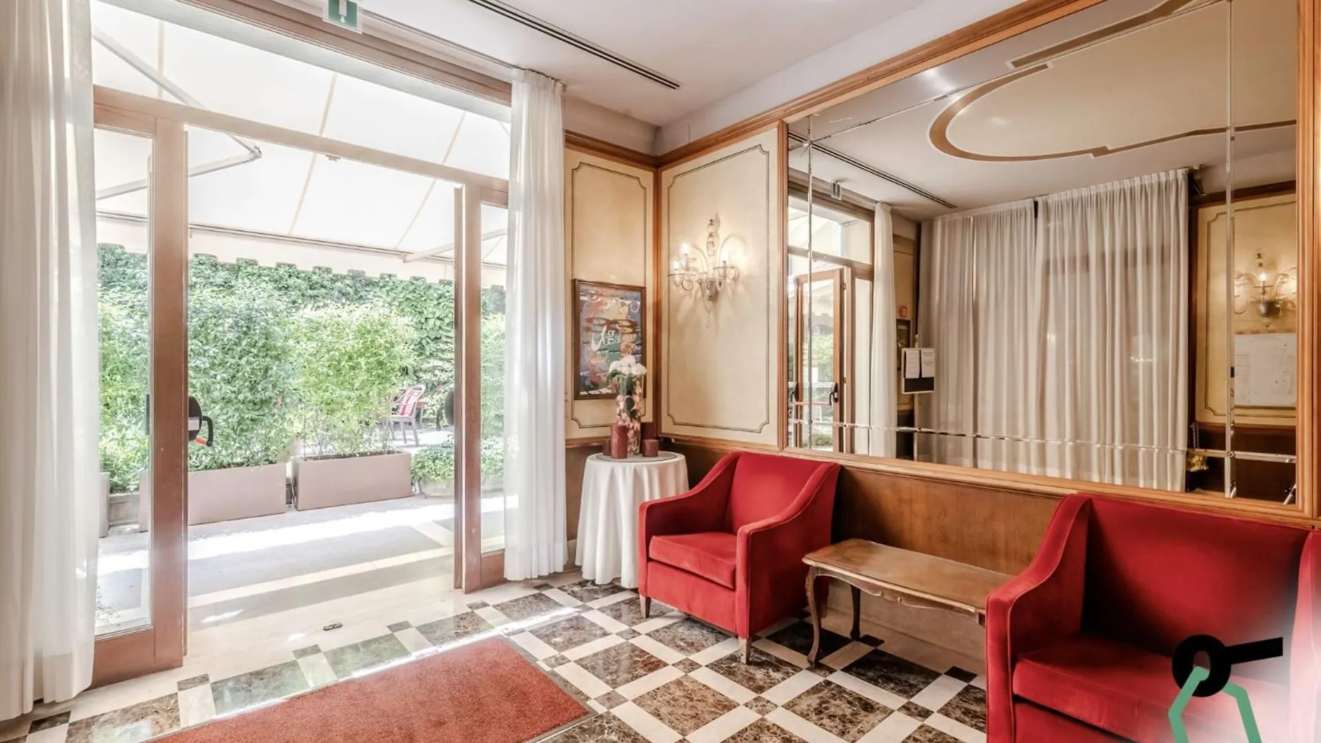 Hotiday Room Collection - Venezia Santa Lucia 4*, Venedik